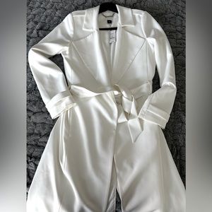 NWT! - WHITE HOUSE BLACK MARKET ECRU BELTED TRENCH
